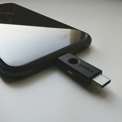Аппаратный ключ аутентификации Yubikey 5Ci